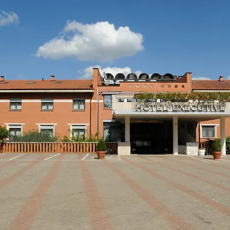 Готель Executive