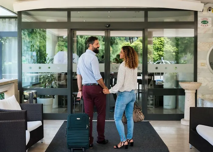 Отель Executive 4*