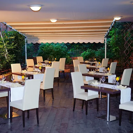 فندق Executive 4*