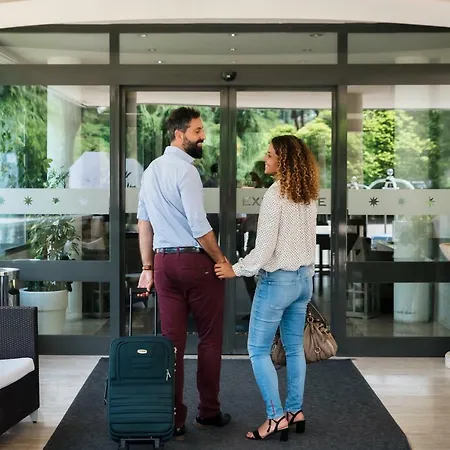 فندق Executive 4*